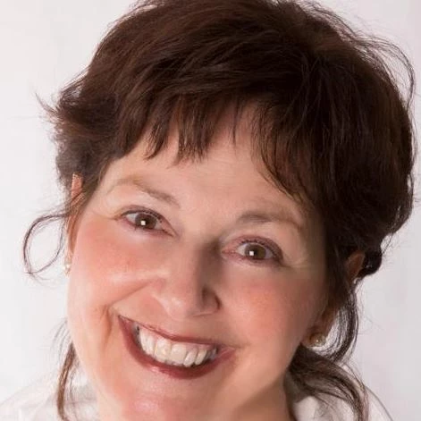 Roslyn Saunders - Coach Foundation