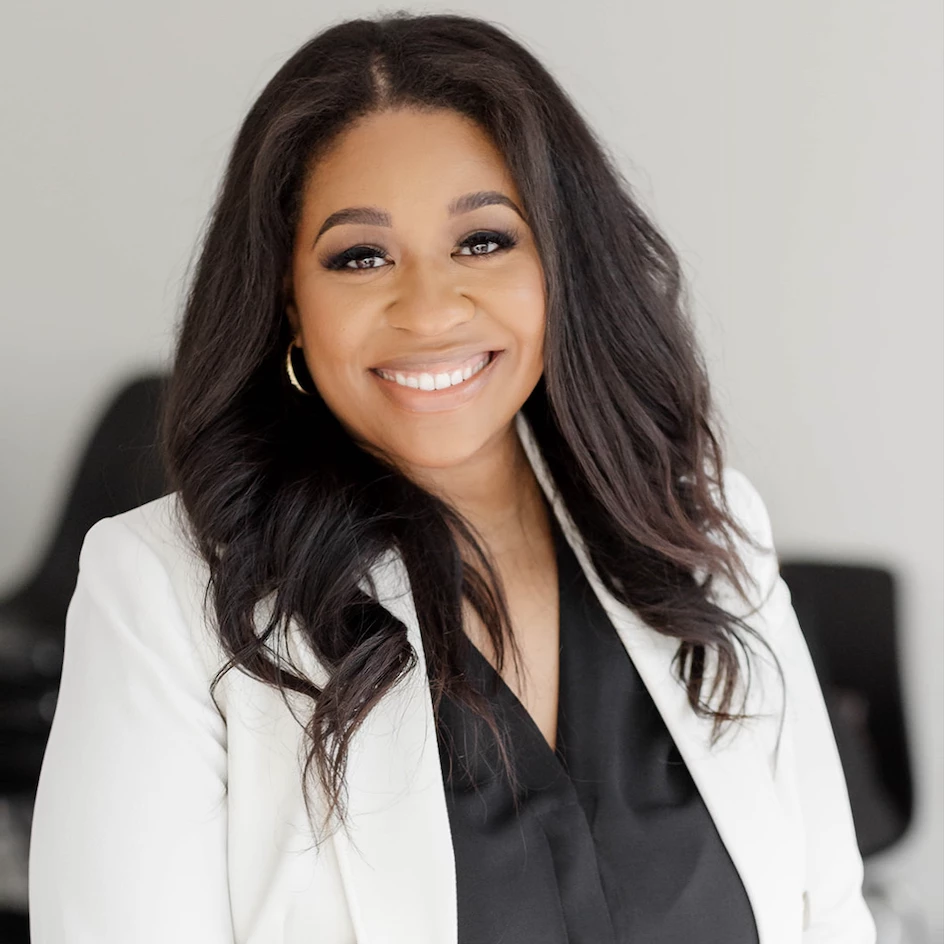 Lauren Nelson Headshot 1 - Coach Foundation