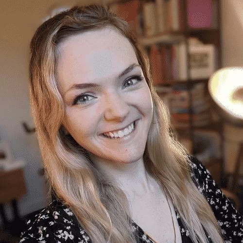 Beth Hope Current Linkedin Headshot 2021 - Coach Foundation