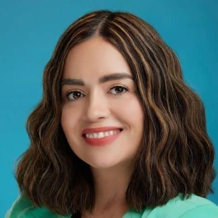 Monica Guzman Headshot 2022 Edited - Coach Foundation