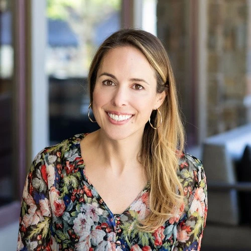 Headshot Erica Hanlon - Coach Foundation