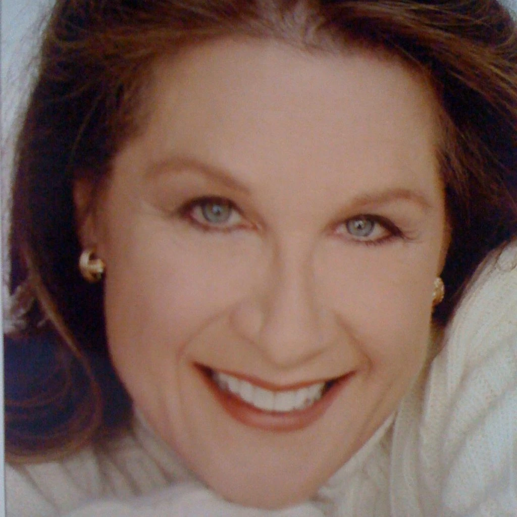 Olive Gallagher 2 1024X1024 - Coach Foundation