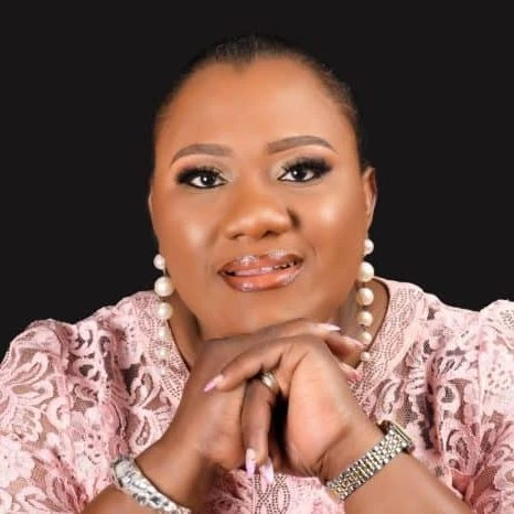 Oluwatoyins Headshot Edited - Coach Foundation