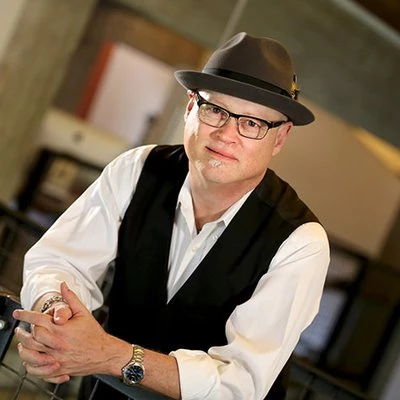 Boezi2Oi 400X400 - Coach Foundation